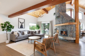 White Gold Chalet - Spacious Family-Friendly Chalet, Hot Tub, Mountain Views, Log Fireplace